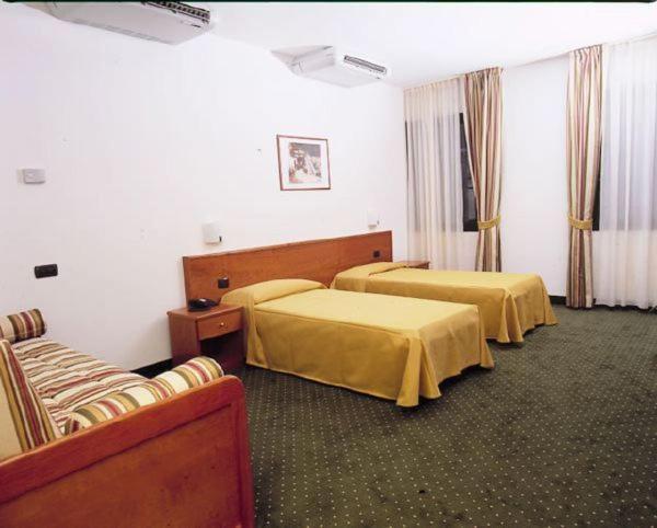 Hotel Serenella Gazzaniga Oda fotoğraf